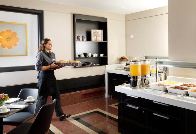 酒店 Holiday Suites