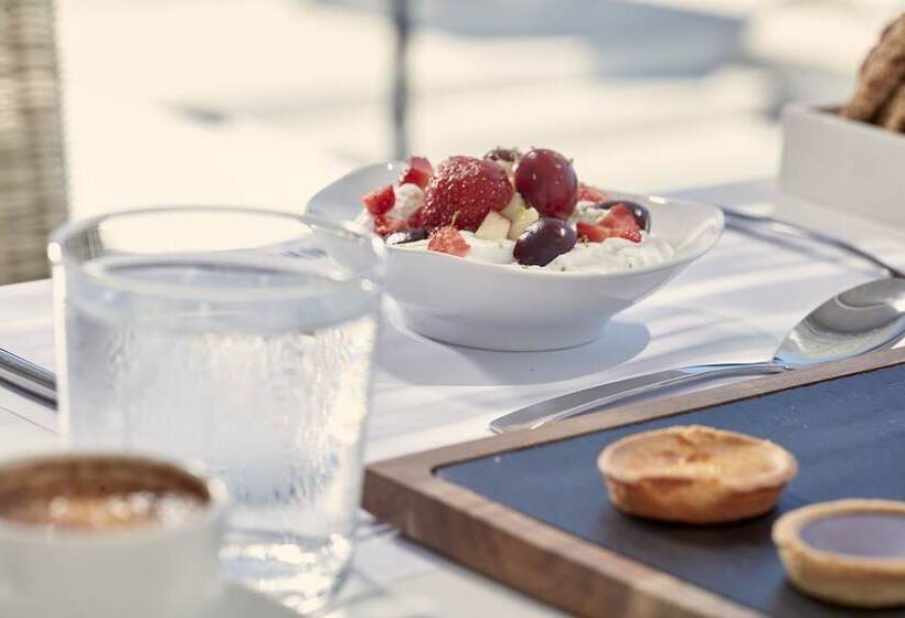 هتل Mr And Mrs White Paros