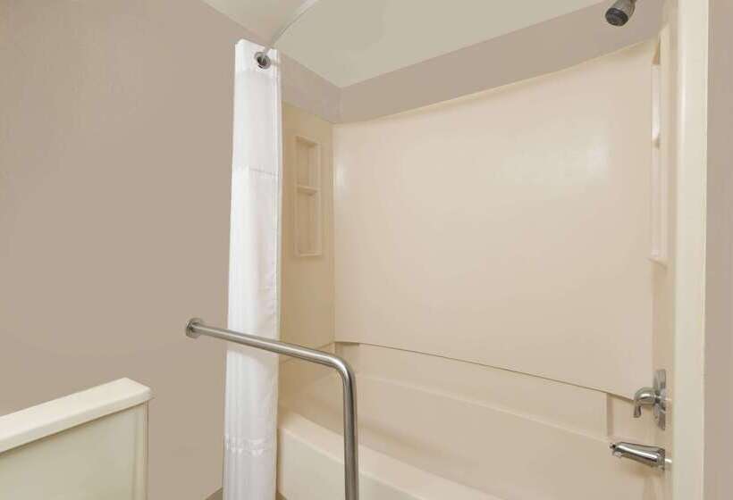Отель Super 8 By Wyndham Miamisburg Dayton S Area Oh