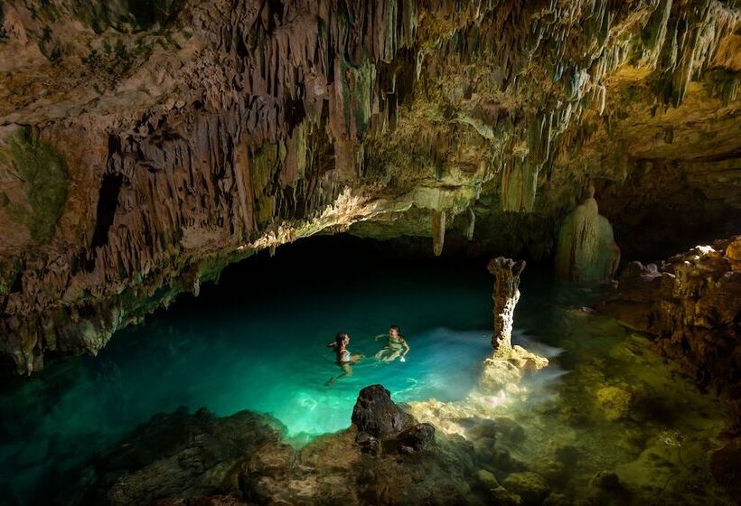 هتل Ayana Komodo Waecicu Beach