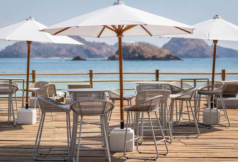 هتل Ayana Komodo Waecicu Beach