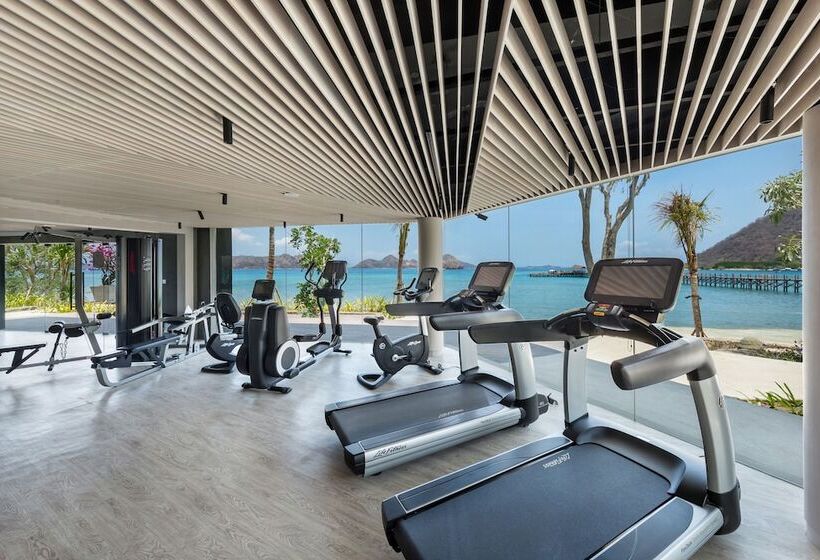 هتل Ayana Komodo Waecicu Beach