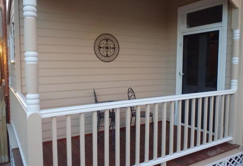 فندق Hamptons Inn Bed & Breakfast