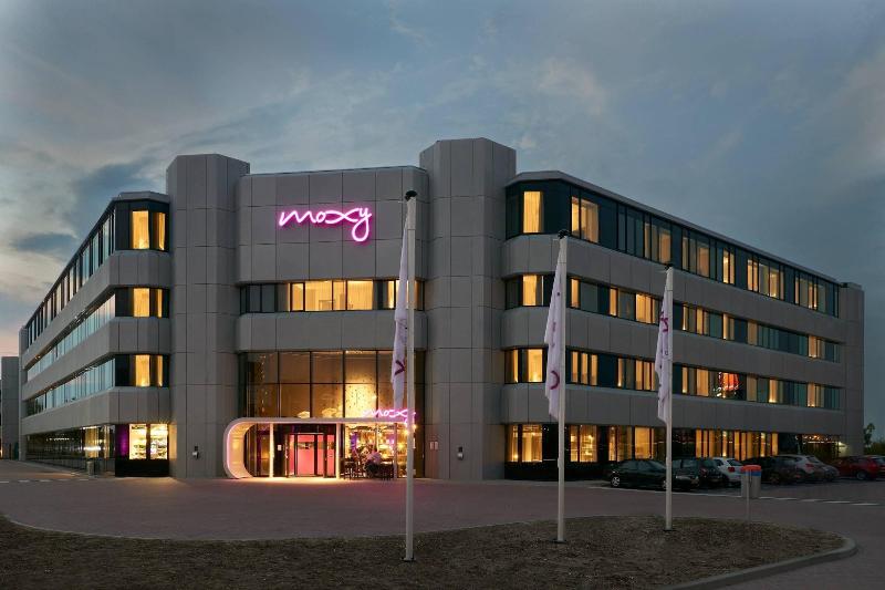 בית מלון כפרי Moxy Amsterdam Schiphol Airport