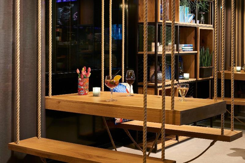 בית מלון כפרי Moxy Amsterdam Schiphol Airport