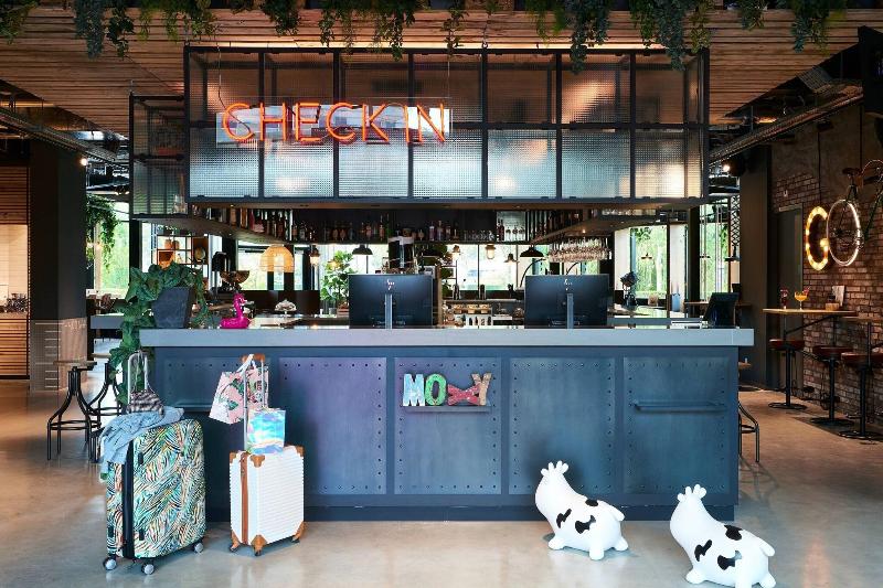 בית מלון כפרי Moxy Amsterdam Schiphol Airport