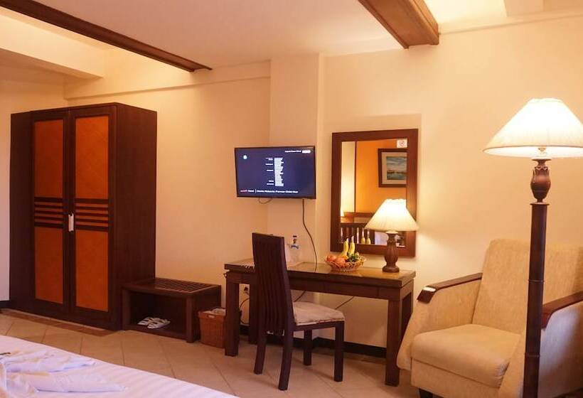 هتل Pines Garden Resort