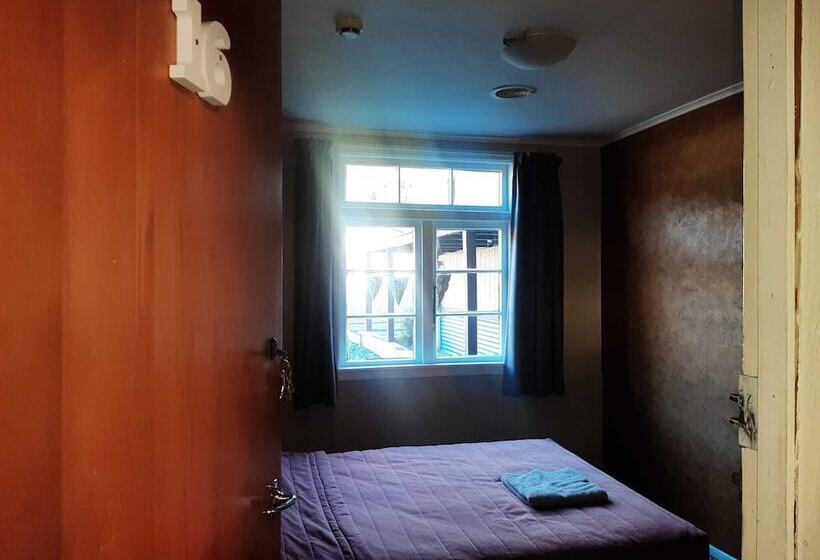 בית מלון כפרי The Crossing Lodge & Backpackers