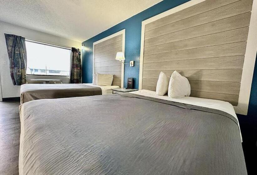 فندق Ozark Inn And Suites
