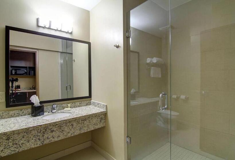 בית מלון כפרי Best Western Plus Bowmanville