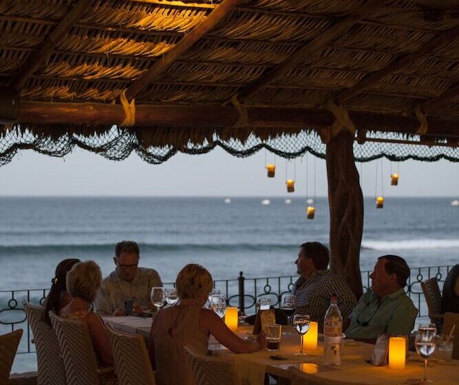 هتل Cabo Surf