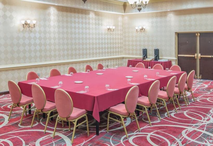 هتل Crowne Plaza Newark Airport, An Ihg