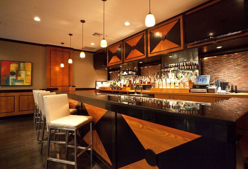 هتل Embassy Suites Louisville East