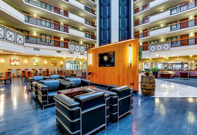 هتل Embassy Suites Louisville East