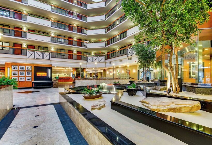 هتل Embassy Suites Louisville East