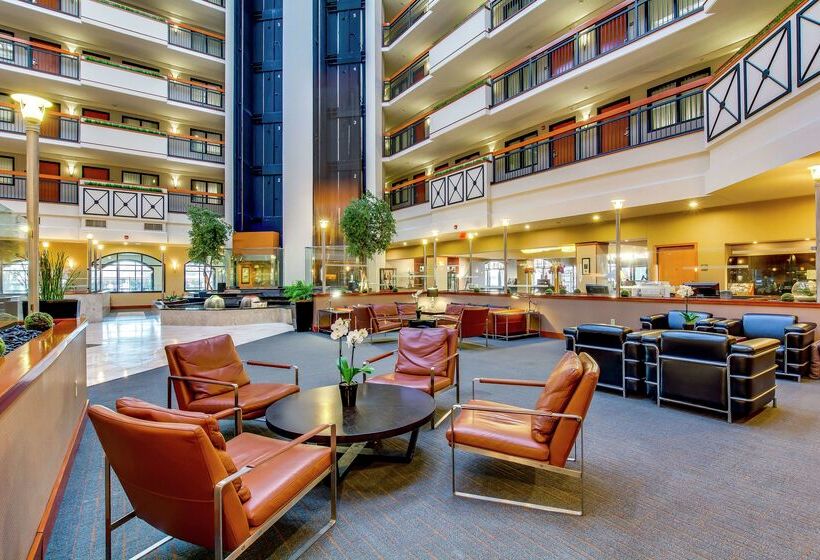 هتل Embassy Suites Louisville East
