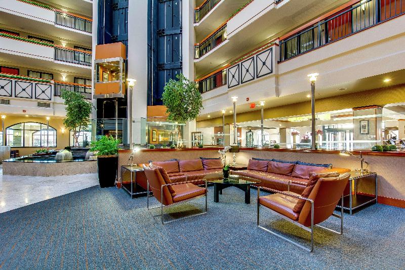 هتل Embassy Suites Louisville East