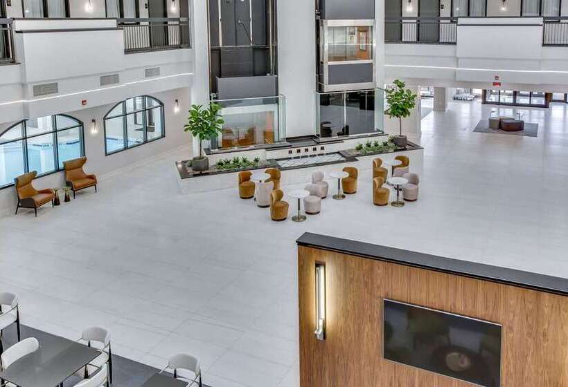 هتل Embassy Suites Louisville East