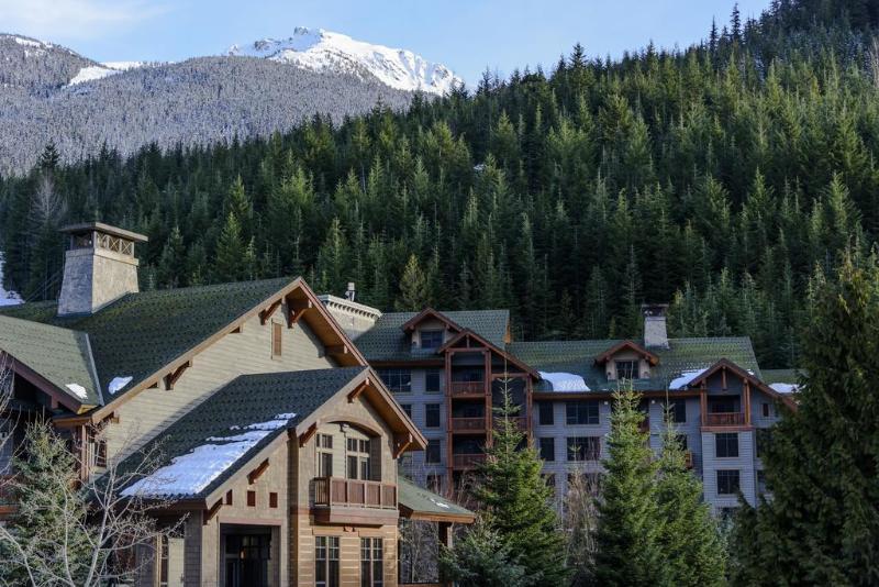 هتل First Tracks Lodge