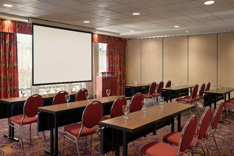 فندق Hampton Inn & Suites By Hilton Langley Surrey