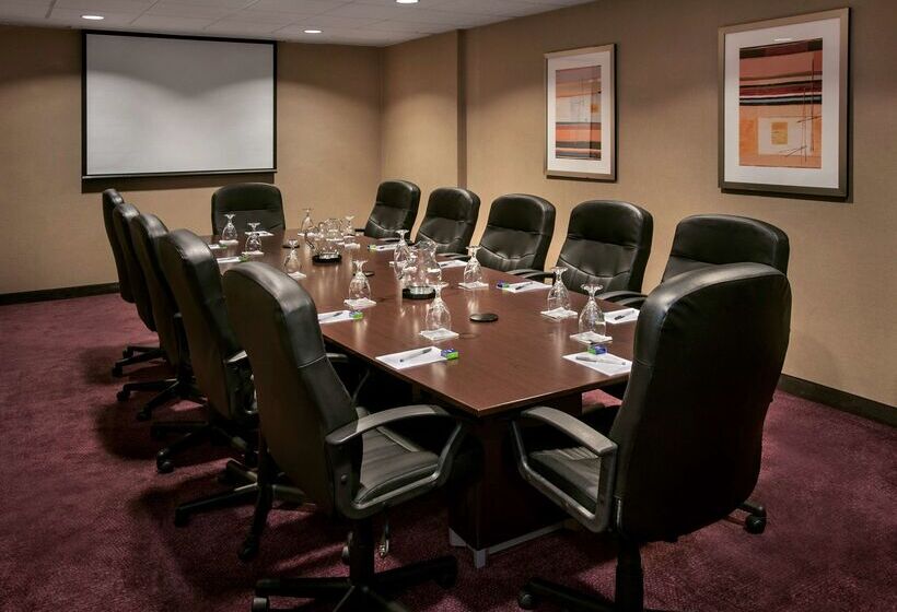 هتل Hampton Inn & Suites Milwaukee Downtown