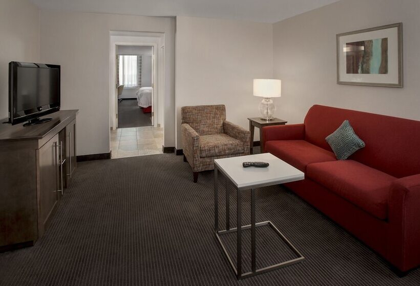 هتل Hampton Inn & Suites Milwaukee Downtown