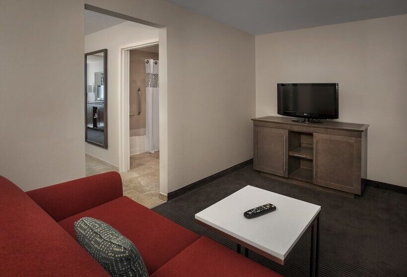 هتل Hampton Inn & Suites Milwaukee Downtown