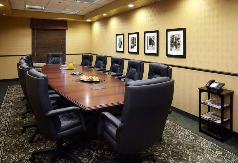 هتل Hampton Inn & Suites By Hilton Montreal Dorval