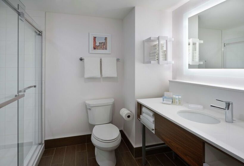 هتل Hampton Inn & Suites By Hilton Montreal Dorval