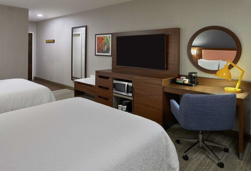 هتل Hampton Inn & Suites By Hilton Montreal Dorval