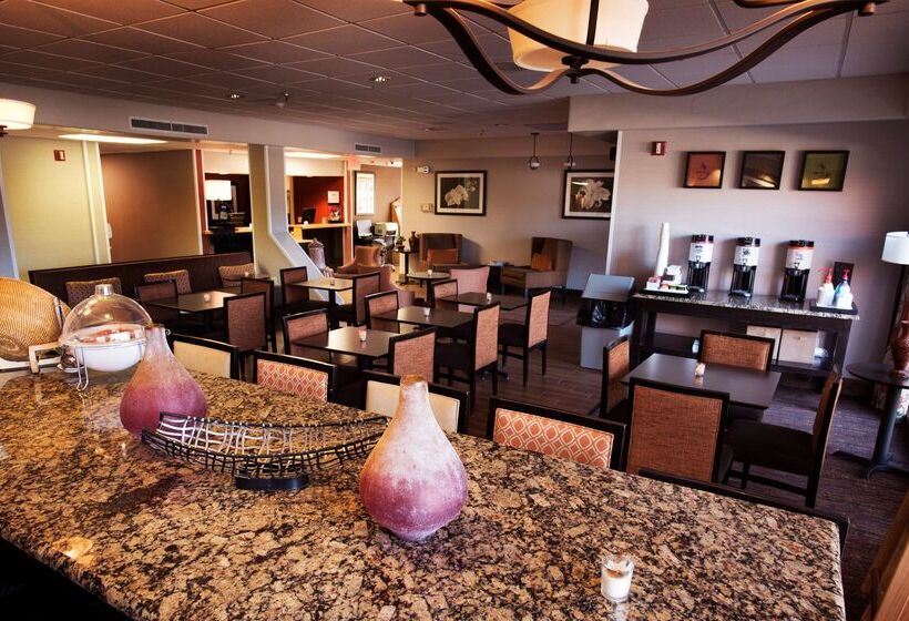 هتل Hampton Inn Taos