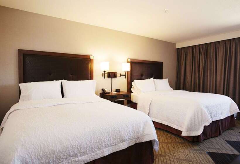 هتل Hampton Inn Taos