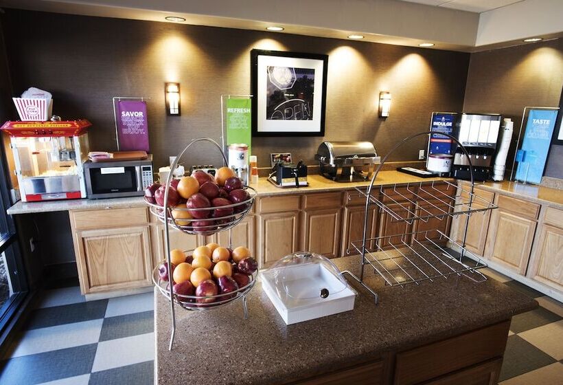 هتل Hampton Inn Taos