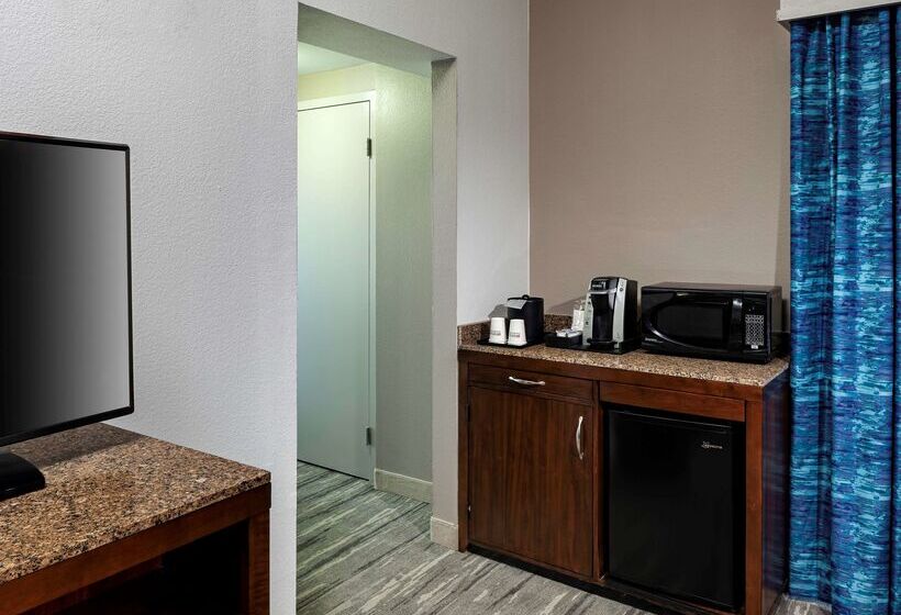 هتل Hilton Garden Inn Omaha Downtown/old Market Area