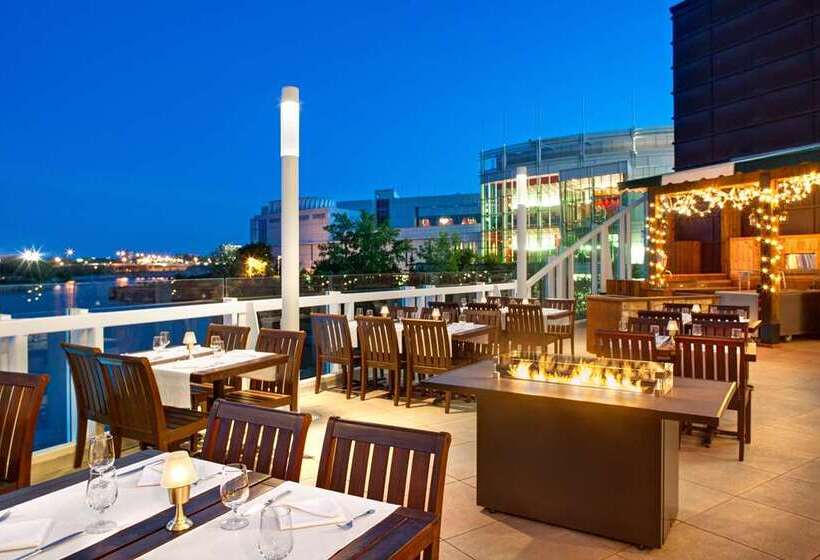 هتل Hilton Lacleamy