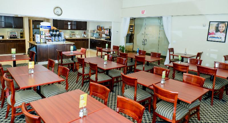 בית מלון כפרי Holiday Inn Express And Suites Surrey, An Ihg