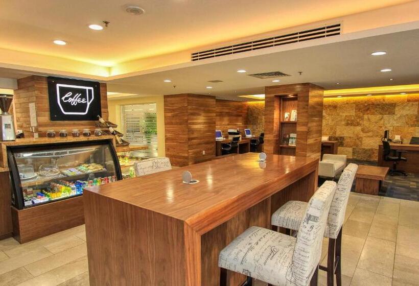هتل Holiday Inn Leon, An Ihg