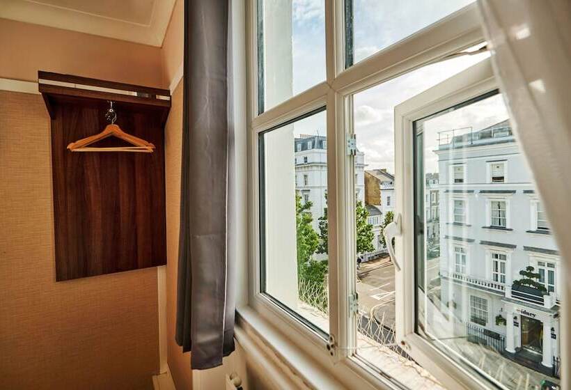 Huttons Hotel, Victoria London