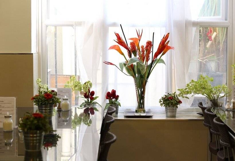 Huttons Hotel, Victoria London