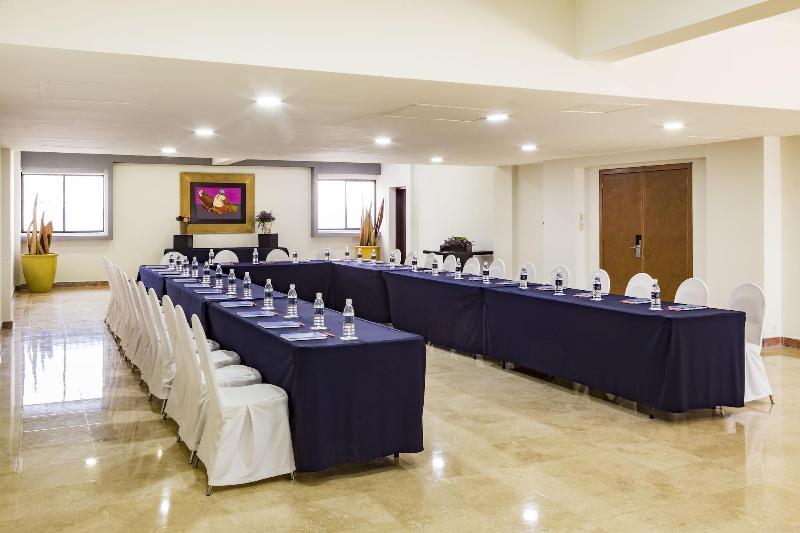 هتل Imperio De Angeles Executive Leon By Real De Minas Business Class