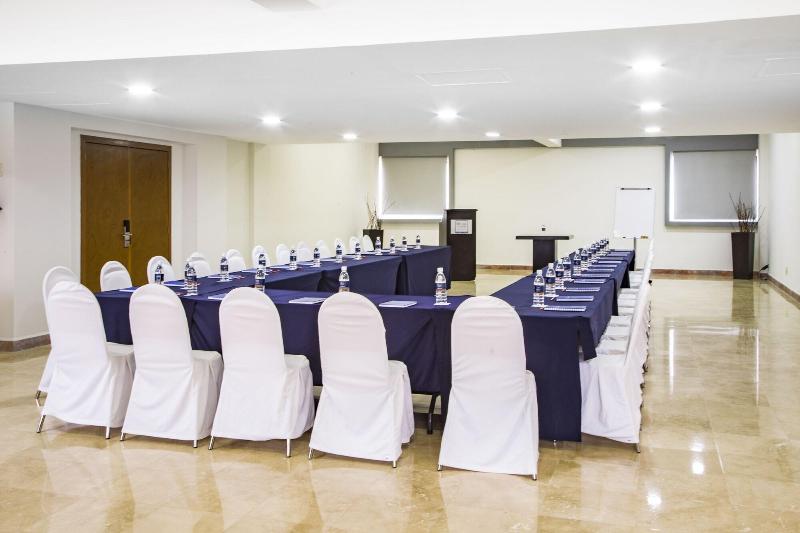هتل Imperio De Angeles Executive Leon By Real De Minas Business Class