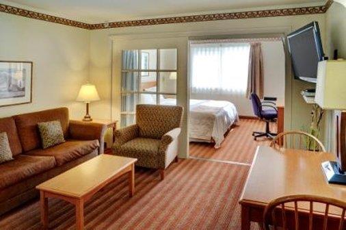 בית מלון כפרי Lakeview Inns & Suites  Brandon