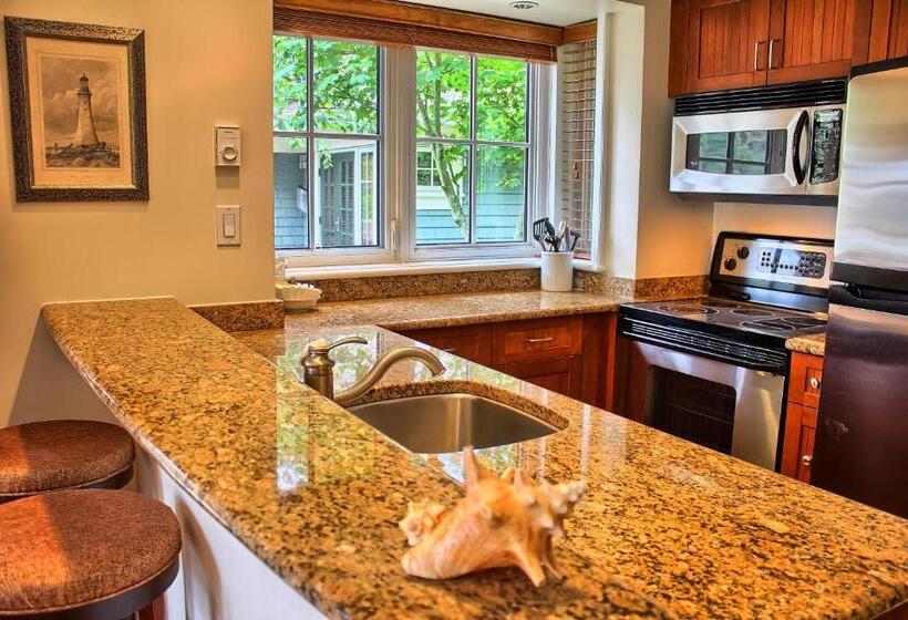 בית מלון כפרי Poets Cove Resort & Spa