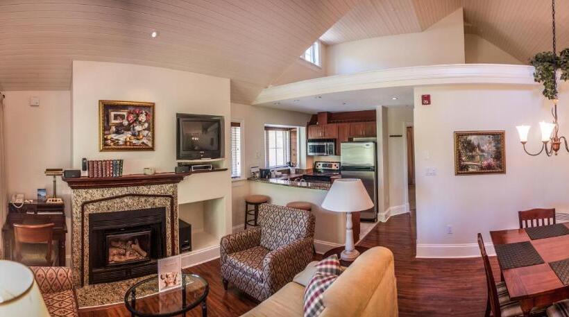 בית מלון כפרי Poets Cove Resort & Spa