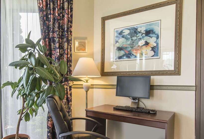 Quality Hotel & Suites