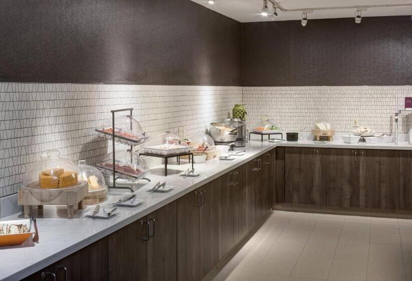 هتل Residence Inn Kansas City Country Club Plaza