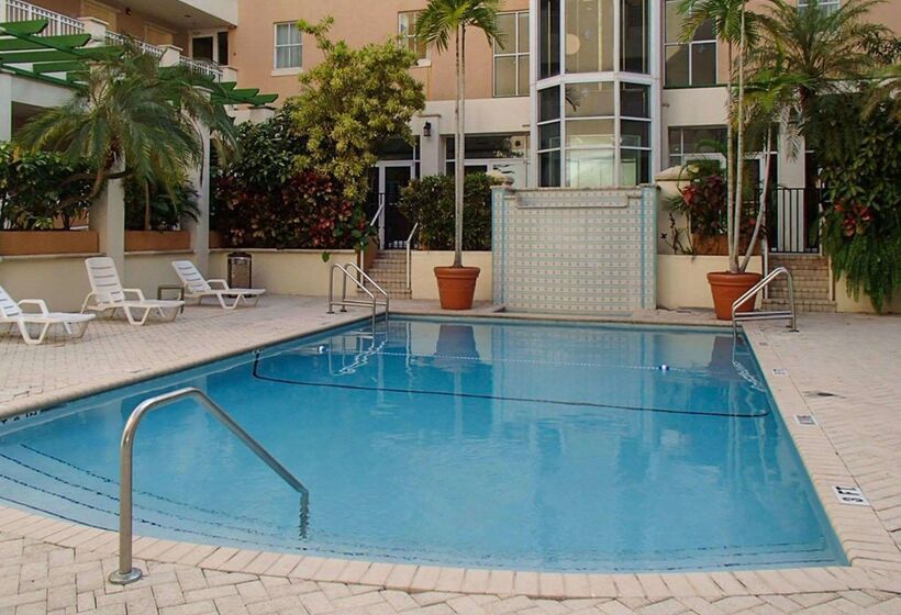 هتل Rodeway Inn South Miami Coral Gables