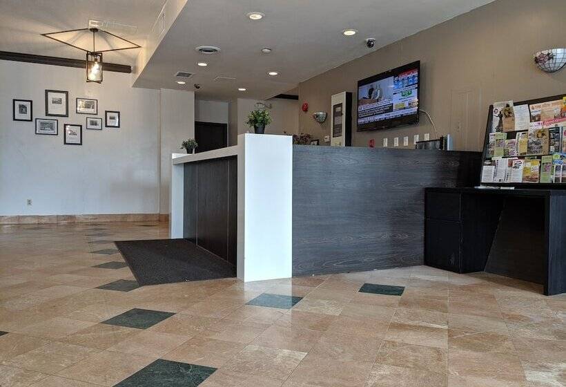 Отель Royal Inn & Suites