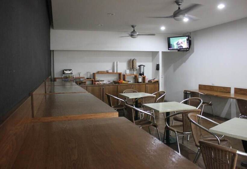 هتل Seven Crown Express & Suites By Kavia