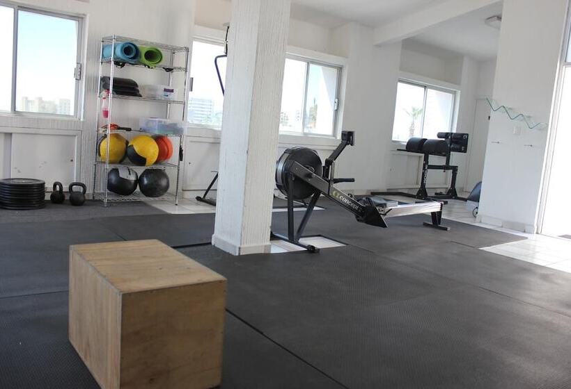 هتل Seven Crown Express & Suites By Kavia